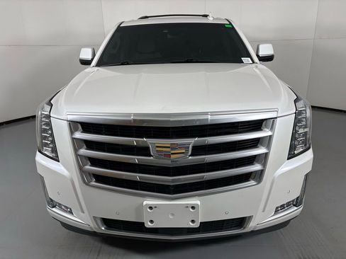Used 2017 Cadillac Escalade Premium Luxury image 3