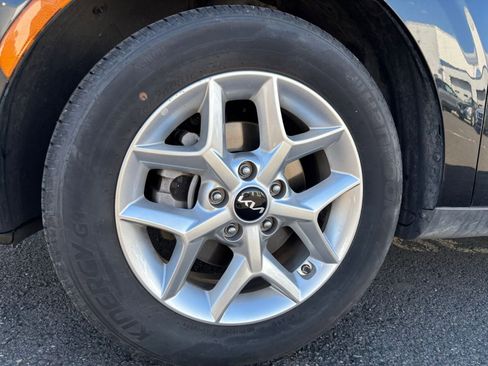 Used 2025 Kia Soul LX w/ LX Technology Package FWD image 28