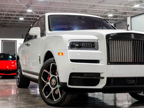 Used 2022 Rolls-Royce Cullinan Black Badge AWD/4WD image 17