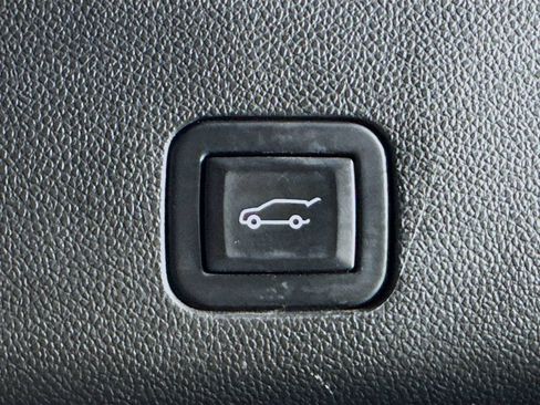 Used 2024 Chevrolet Suburban Z71 AWD/4WD image 30