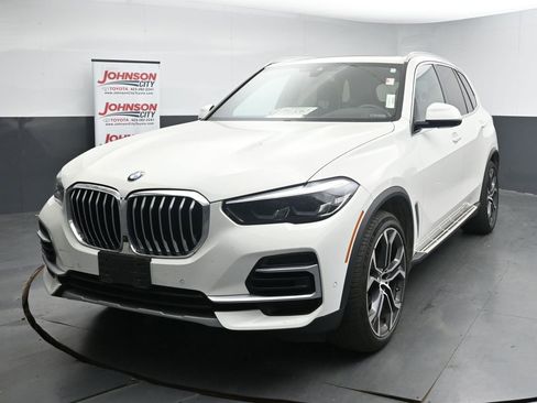 Used 2022 BMW X5 xDrive40i w/ Premium Package AWD/4WD image 4