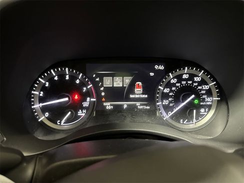 Used 2021 Toyota Highlander XLE image 11