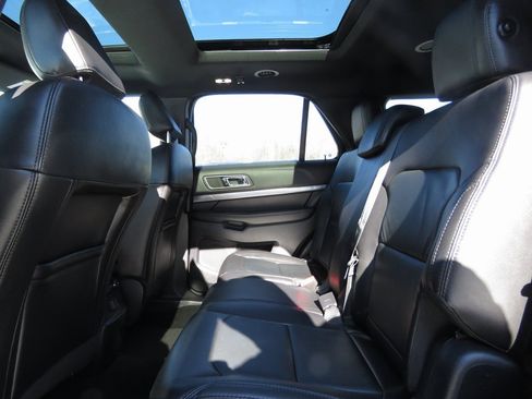 Used 2018 Ford Explorer XLT w/ Equipment Group 202A image 21