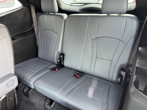 Used 2023 Buick Enclave Essence image 10