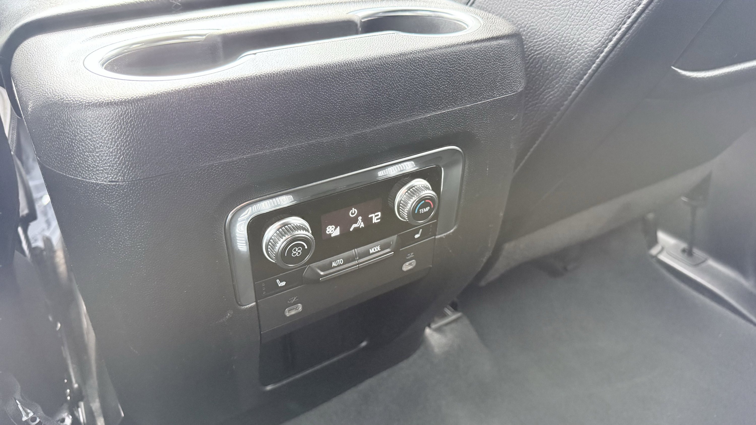 Used 2023 GMC Yukon Denali RWD image 46