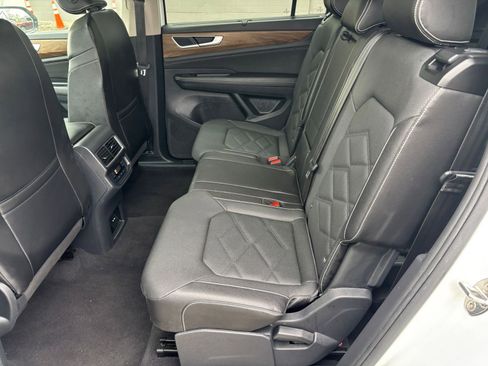 Used 2025 Volkswagen Atlas SE image 22