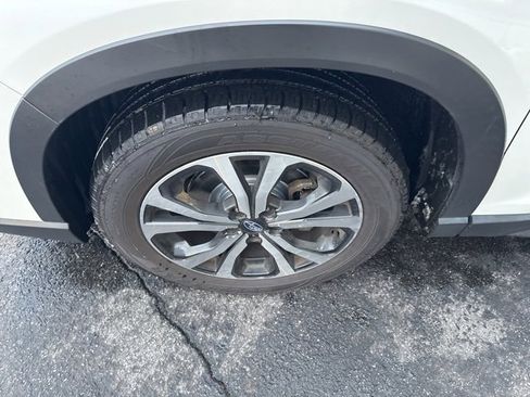 Used 2021 Subaru Forester Limited image 4