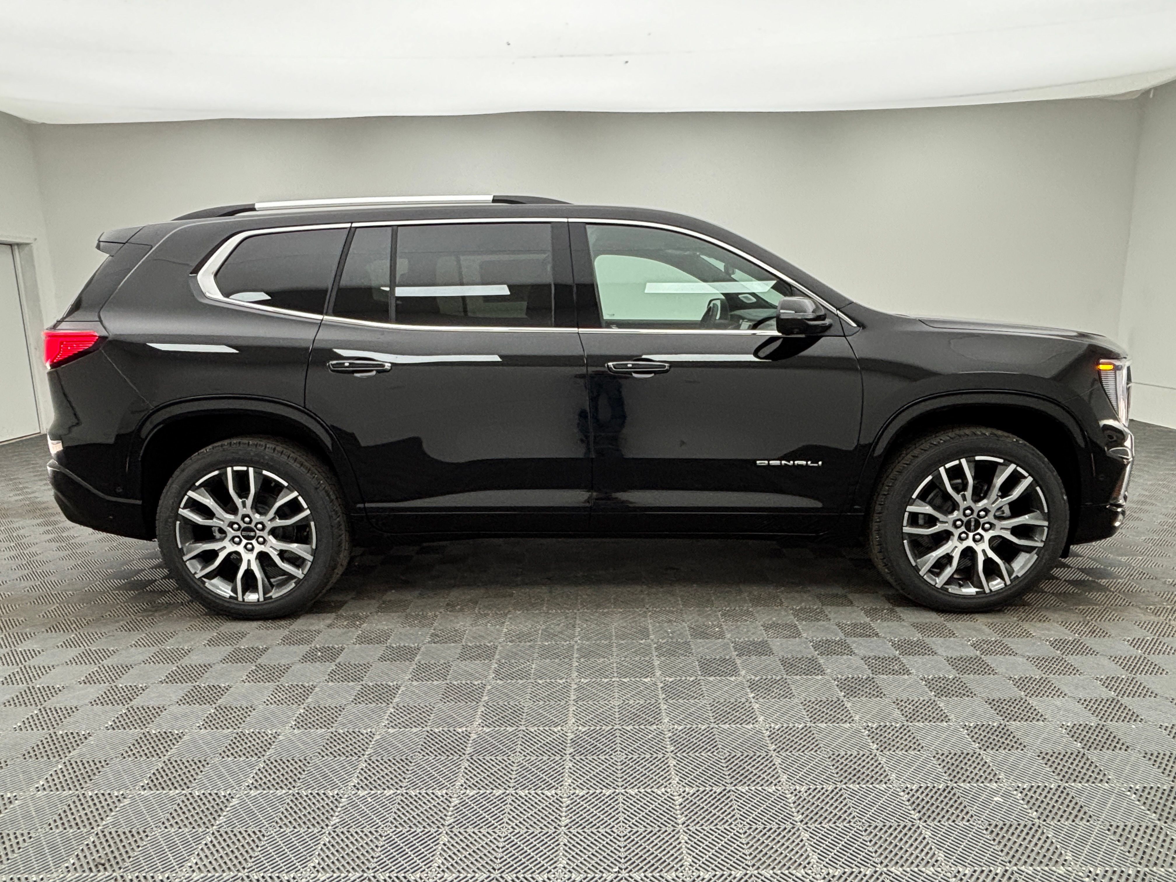 New 2026 GMC Acadia Denali Ultimate w/ LPO, Floor Liner Package AWD/4WD image 10