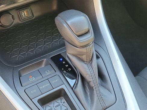 Used 2024 Toyota RAV4 XLE image 27