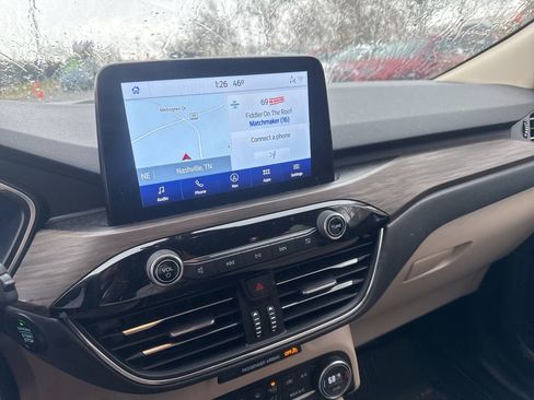 Used 2020 Ford Escape Titanium image 9