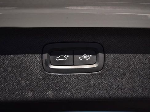 Used 2021 Volvo XC90 T6 Momentum image 25