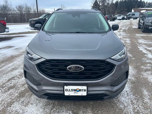 Used 2022 Ford Edge SE w/ Black Appearance Package image 2