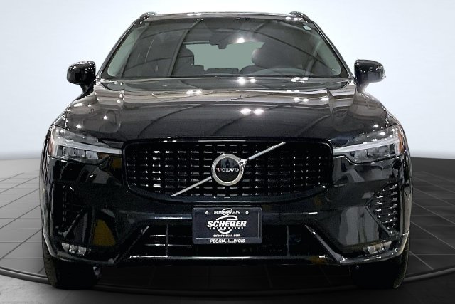 Certified 2025 Volvo XC60 B5 Core w/ Climate Package AWD/4WD image 4