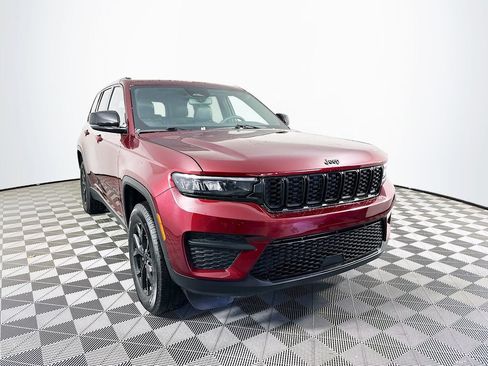 Certified 2024 Jeep Grand Cherokee Altitude image 2