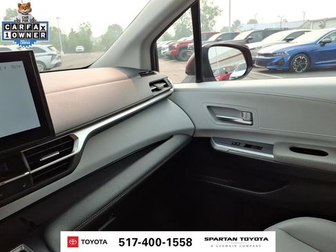 Used 2026 Toyota Sienna XLE FWD image 22