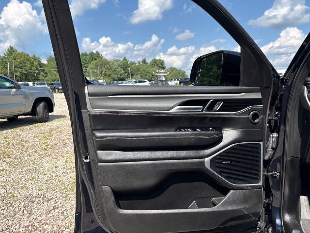 Used 2025 Jeep Wagoneer Series II AWD/4WD image 23