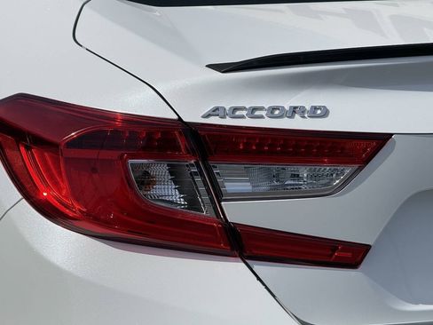 Used 2018 Honda Accord Touring image 26