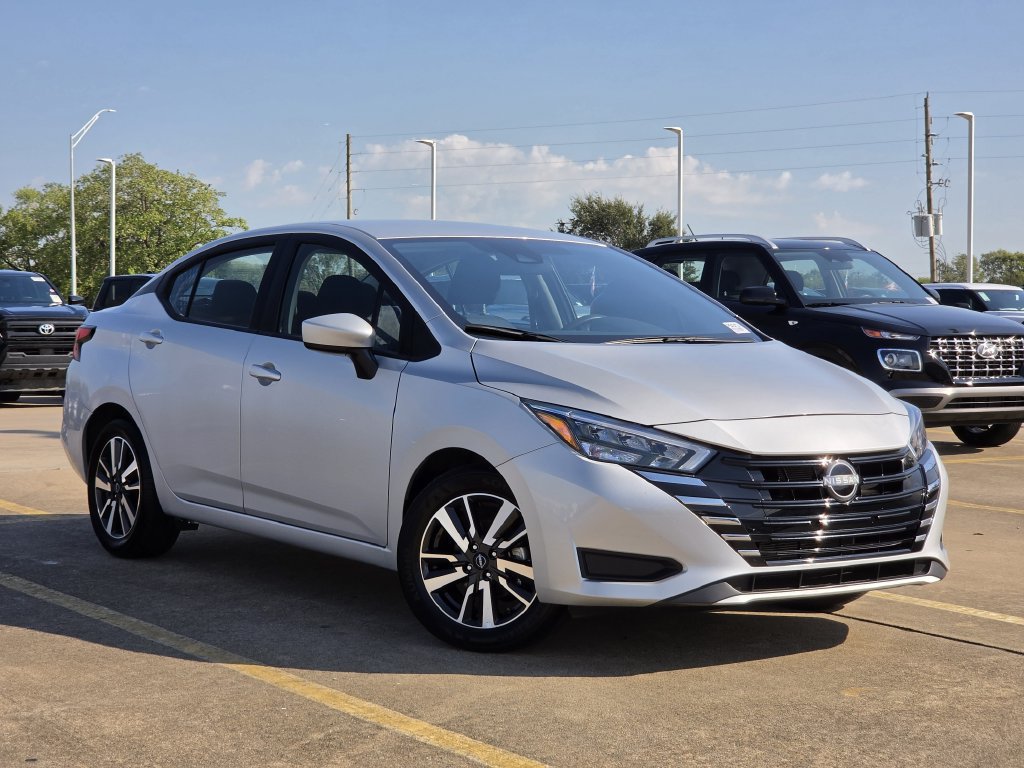 Used 2025 Nissan Versa SV FWD image 2