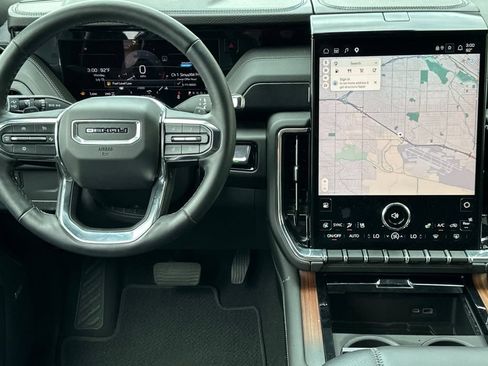Used 2025 GMC Yukon Denali AWD/4WD image 14