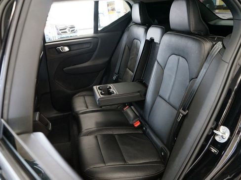 Used 2022 Volvo XC40 T5 Momentum image 46