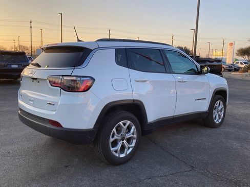 Used 2025 Jeep Compass Latitude image 5