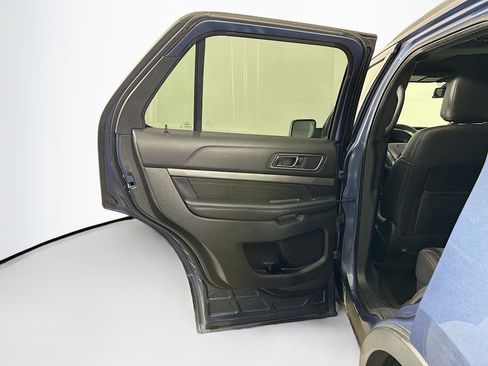 Used 2019 Ford Explorer XLT w/ Equipment Group 202A AWD/4WD image 27