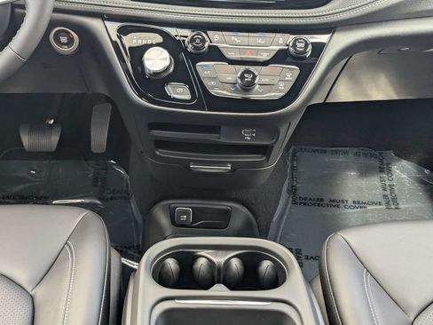 New 2027 Chrysler Pacifica Select w/ Family Tech Group FWD image 32