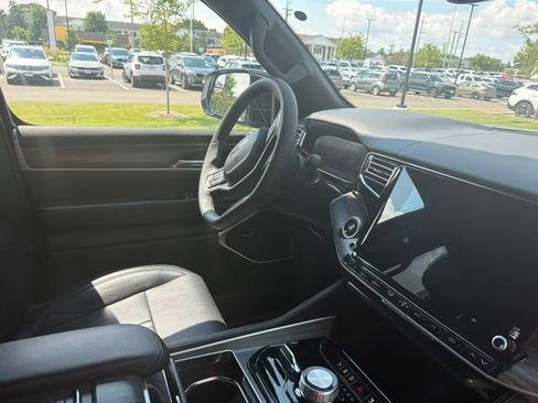 Used 2024 Jeep Wagoneer Series II w/ Premium Group I AWD/4WD image 15