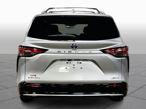 New 2025 Toyota Sienna Limited image 4