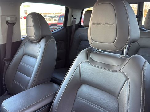 Used 2022 GMC Canyon Denali image 17