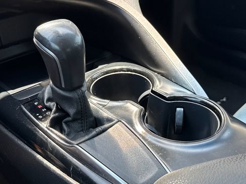 Used 2020 Toyota Camry SE w/ Convenience Package FWD image 25