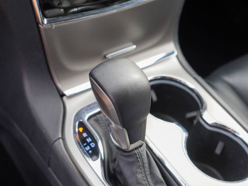 Used 2019 Jeep Grand Cherokee Overland image 15