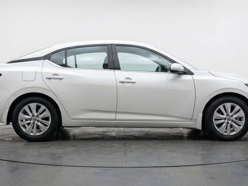 Used 2025 Nissan Sentra S FWD image 11