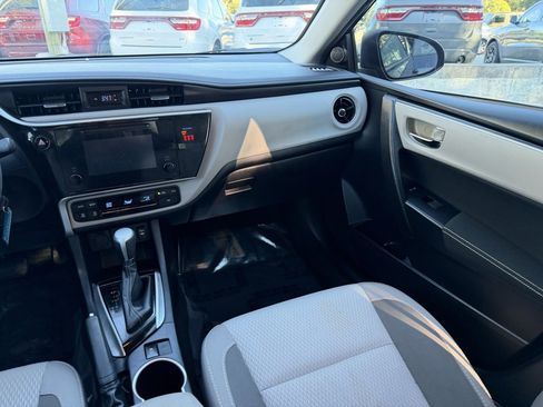 Used 2018 Toyota Corolla LE image 33