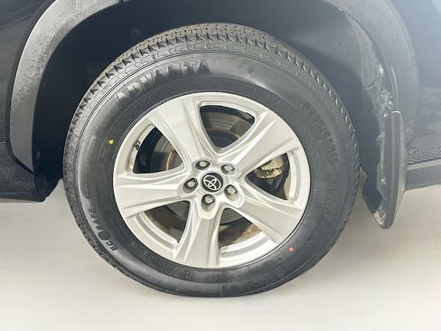 Used 2024 Toyota Highlander LE image 11