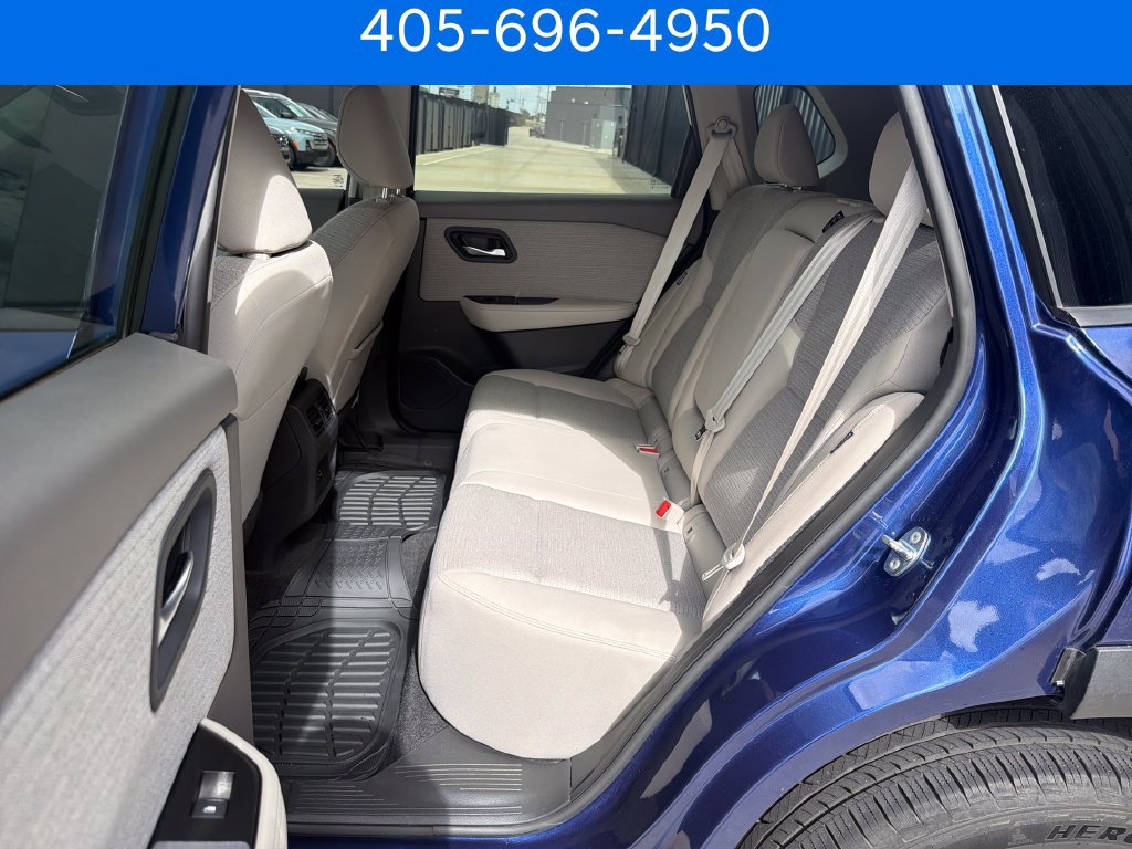 Used 2023 Nissan Rogue SV FWD image 18
