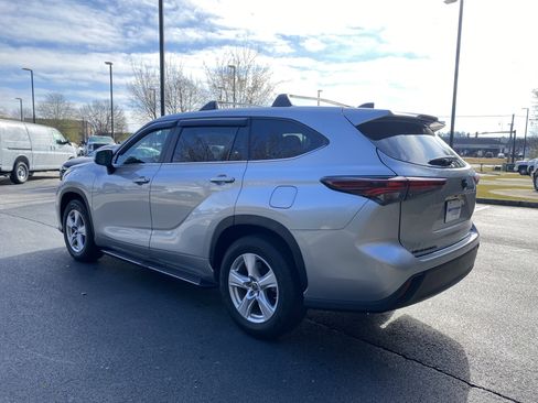 Used 2024 Toyota Highlander LE image 7