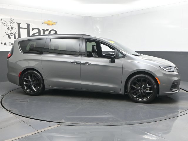 Used 2025 Chrysler Pacifica Limited FWD image 51
