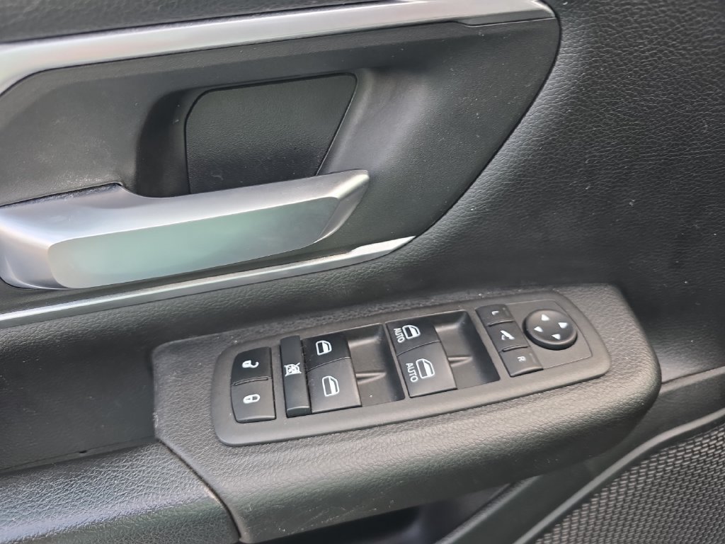 Used 2022 RAM 1500 Big Horn AWD/4WD image 14