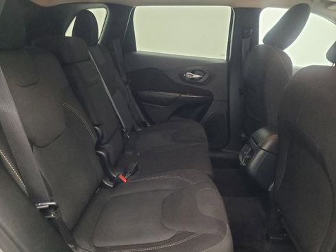 Used 2016 Jeep Cherokee Latitude w/ Safety/Convenience Group FWD image 19