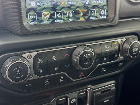 Certified 2022 Jeep Gladiator Mojave w/ Cold Weather Group image 20