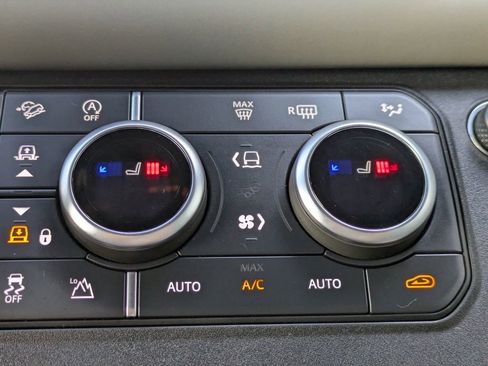 Used 2025 Land Rover Defender 110 S image 25