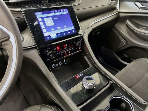 Used 2023 Jeep Grand Cherokee Altitude image 25