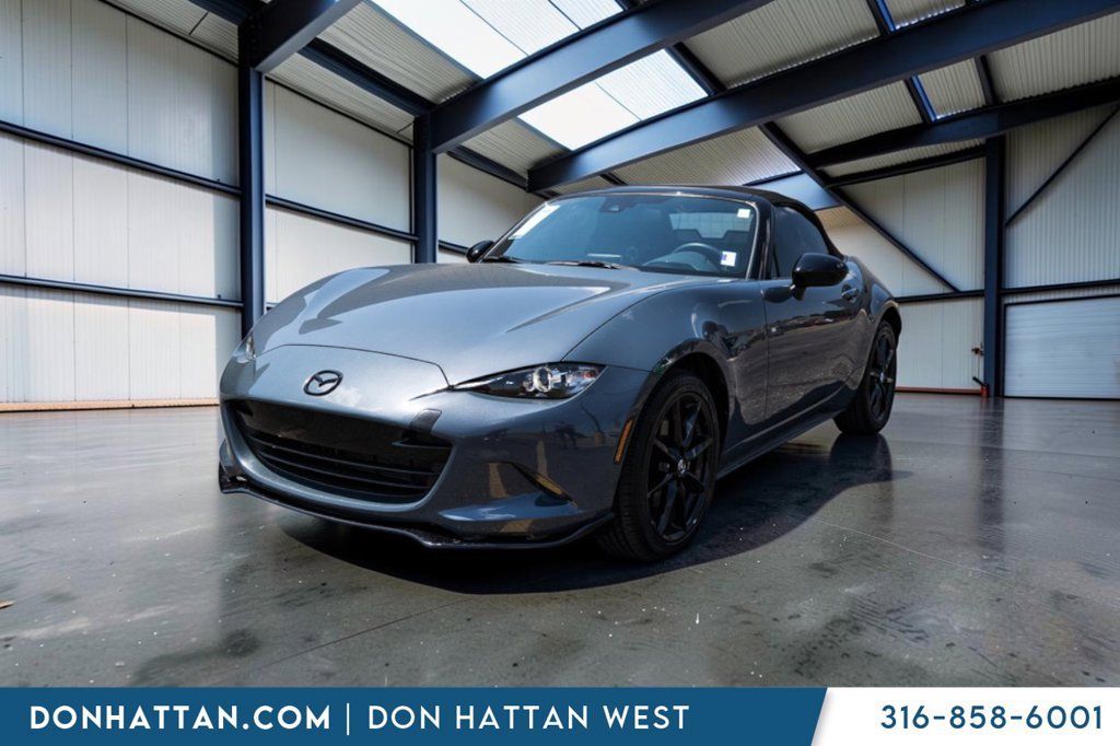 Used 2021 MAZDA MX-5 Miata Club RWD image 19