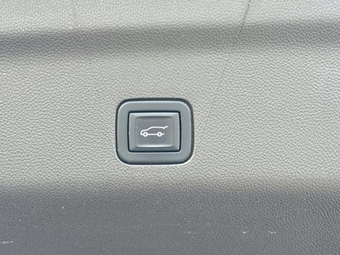 Used 2022 GMC Yukon XL Denali image 13