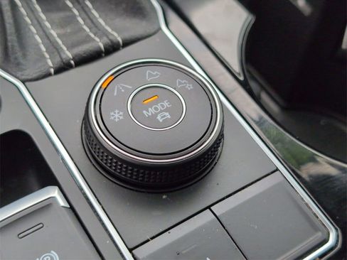 Used 2022 Volkswagen Atlas Cross Sport SEL R-Line image 17