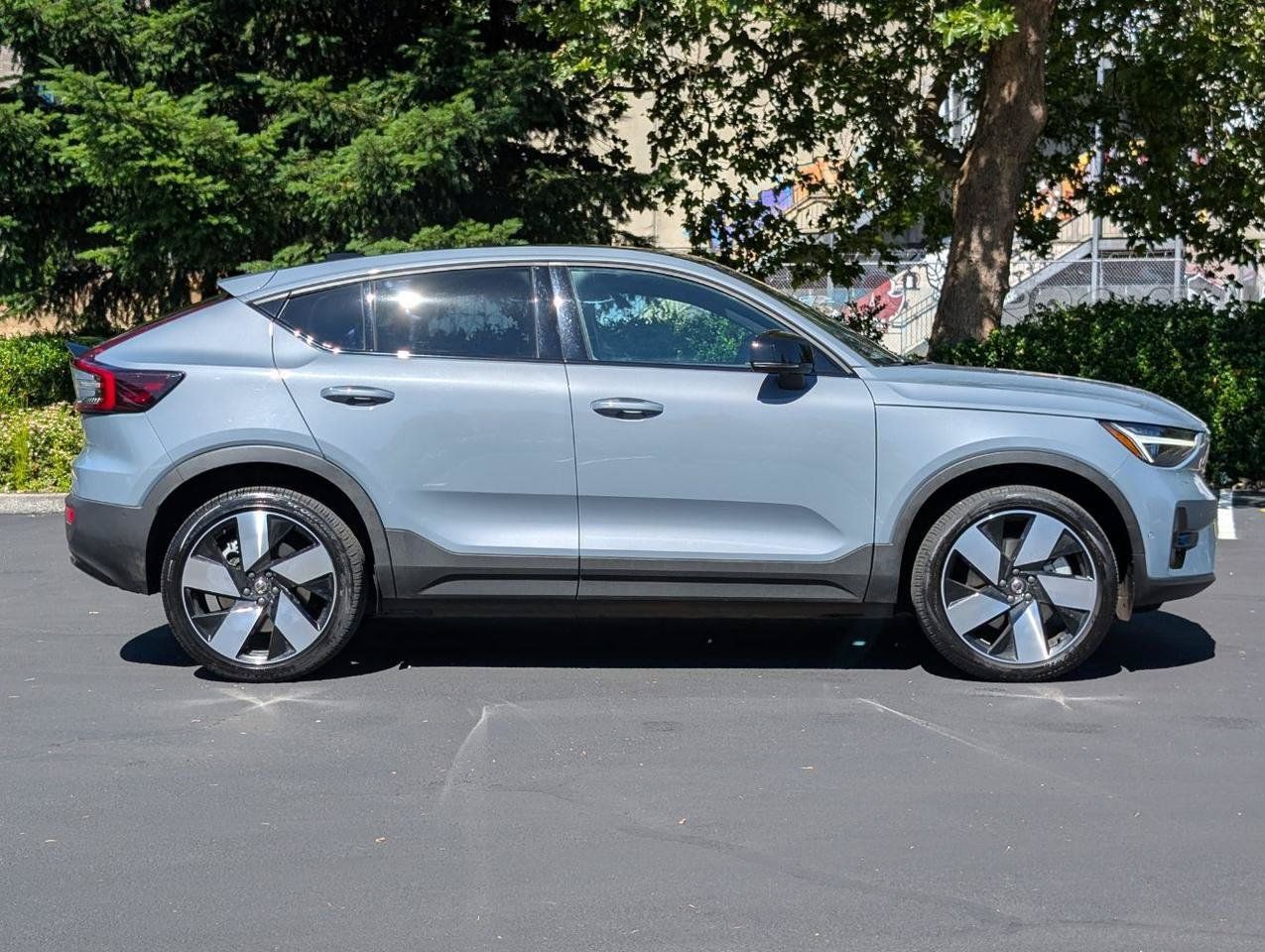 Used 2023 Volvo C40 P8 Recharge Ultimate w/ Protection Package Premier AWD/4WD image 8