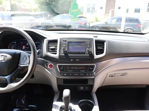 Used 2019 Honda Pilot LX image 16