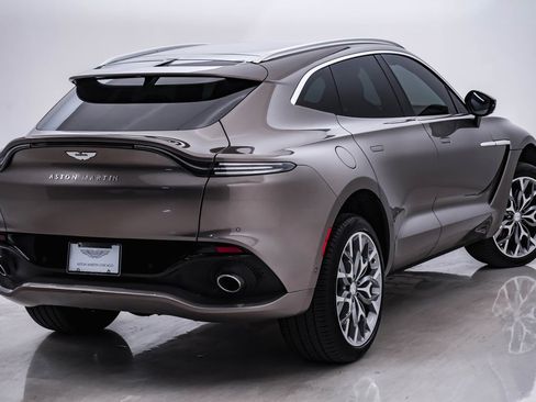 Used 2023 Aston Martin DBX image 11