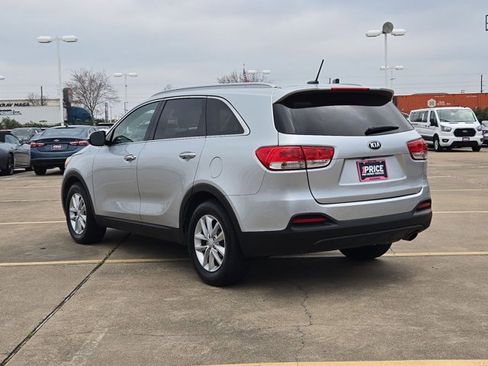 Used 2017 Kia Sorento LX image 7